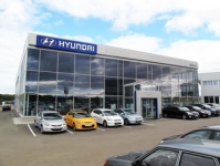 Автосалоны Nissan, Hyundai и Renault.